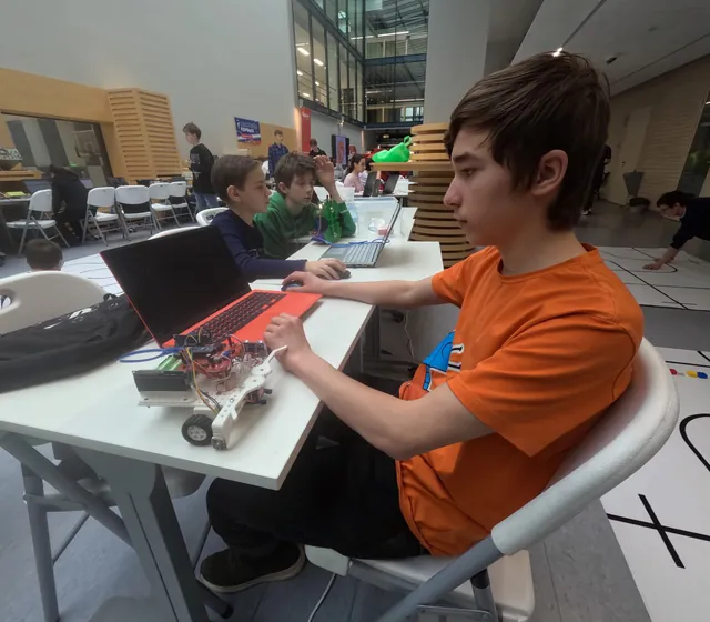 Classes at the &ldquo;My Robot&rdquo; club &mdash; photo 2