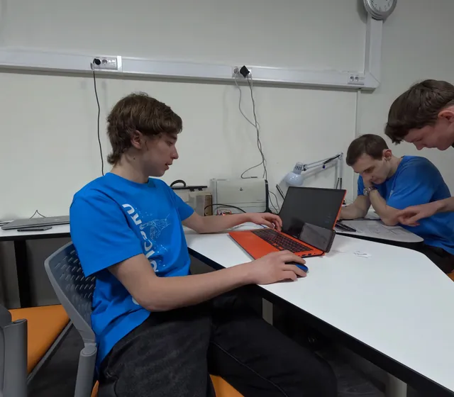 Classes at the &ldquo;My Robot&rdquo; club &mdash; photo 1